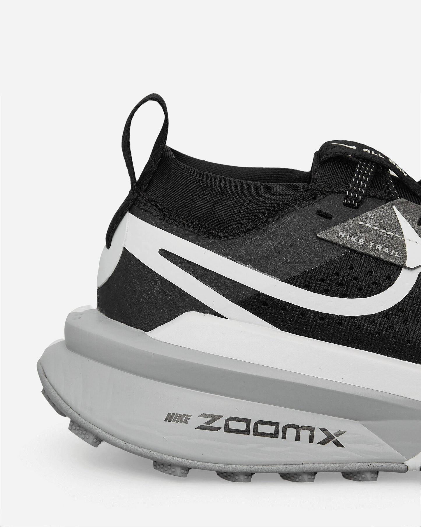 Nike Wmns Nike Zoomx Zegama Trail 2 Black/White Sneakers Low FD5191-001