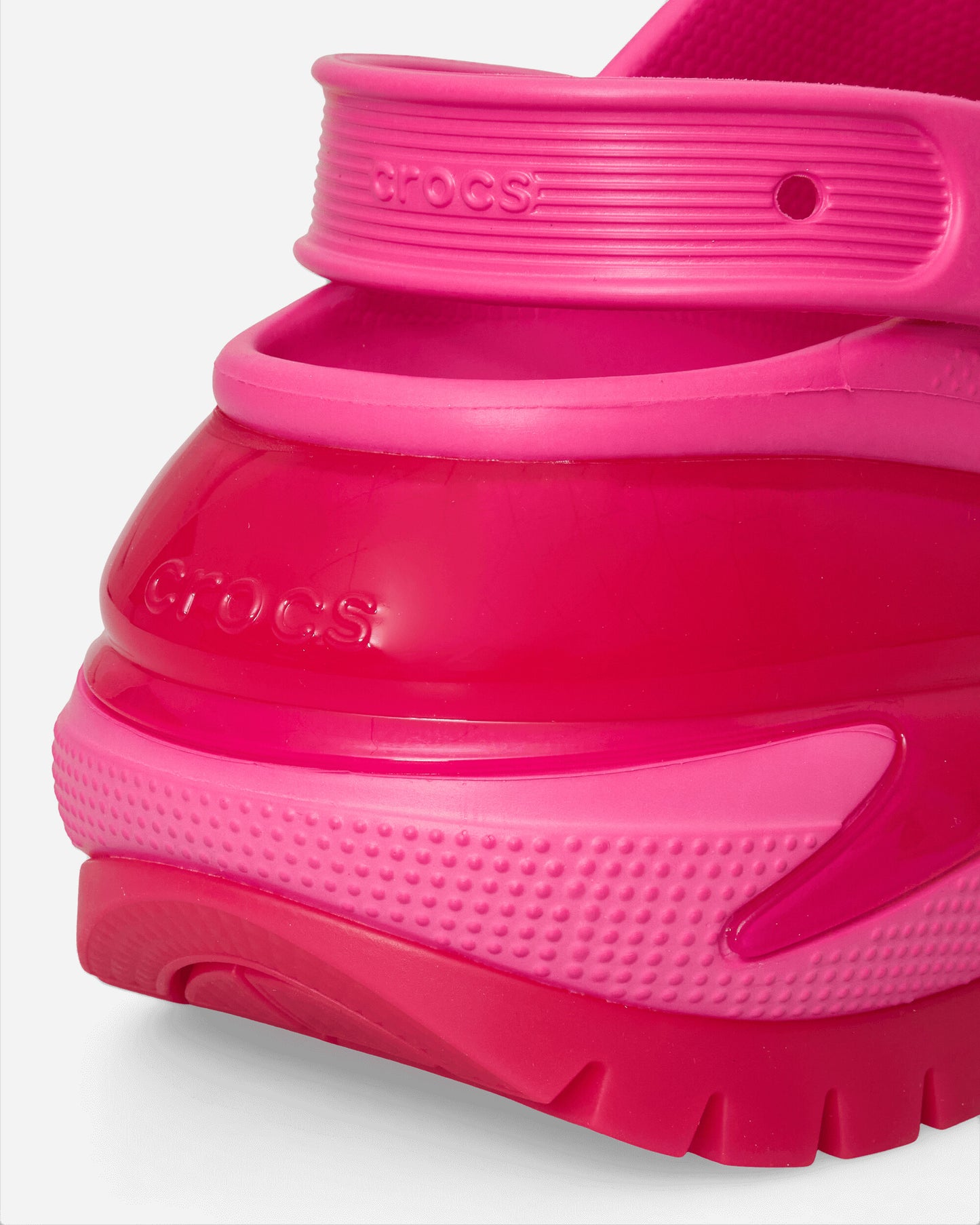 Crocs Wmns Classic Mega Crush Clog Hyper Pink Sandals and Slides Sandals and Mules CR207988 HYPERPINK