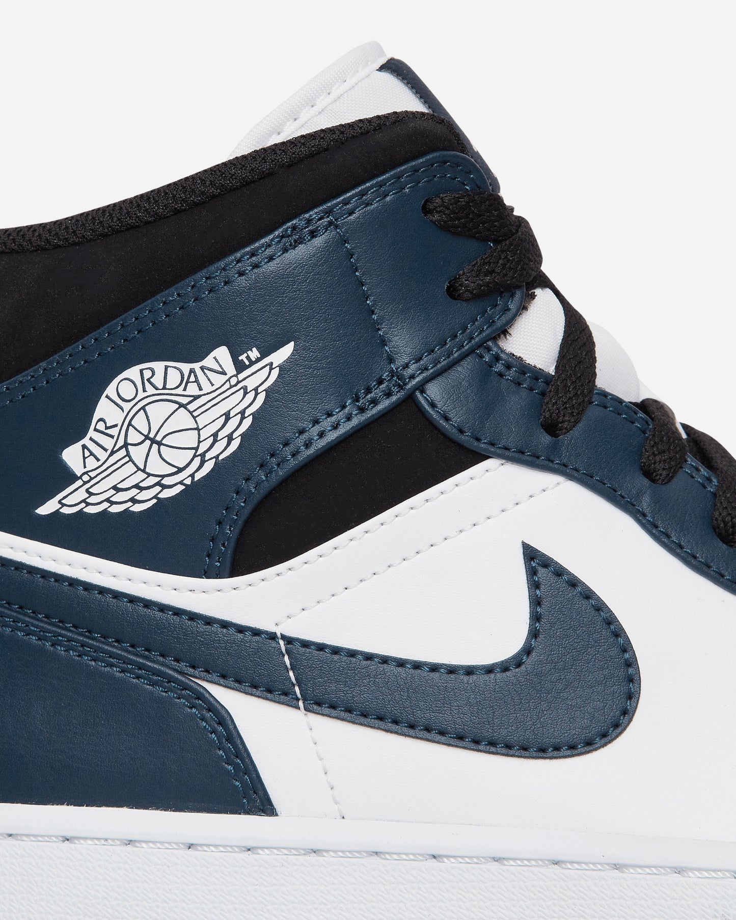 Nike Jordan Air Jordan 1 Mid Armony Navy/White Sneakers Mid 554724-411