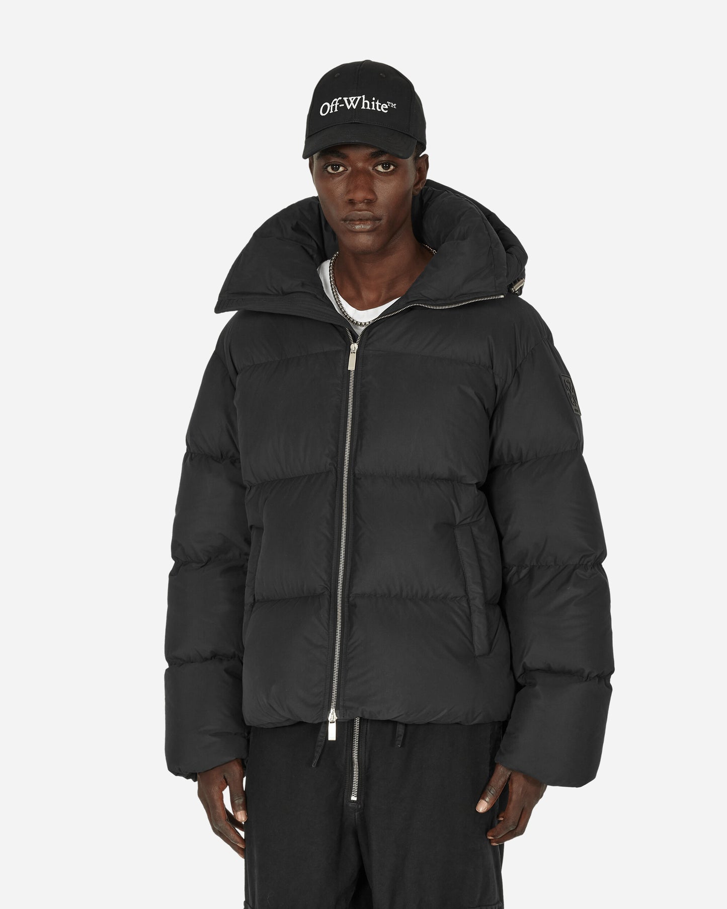 Off-White Patch Arr Down Puffer Jacket Black/Black Coats and Jackets Down Jackets OMEJ006F23FAB001 1010